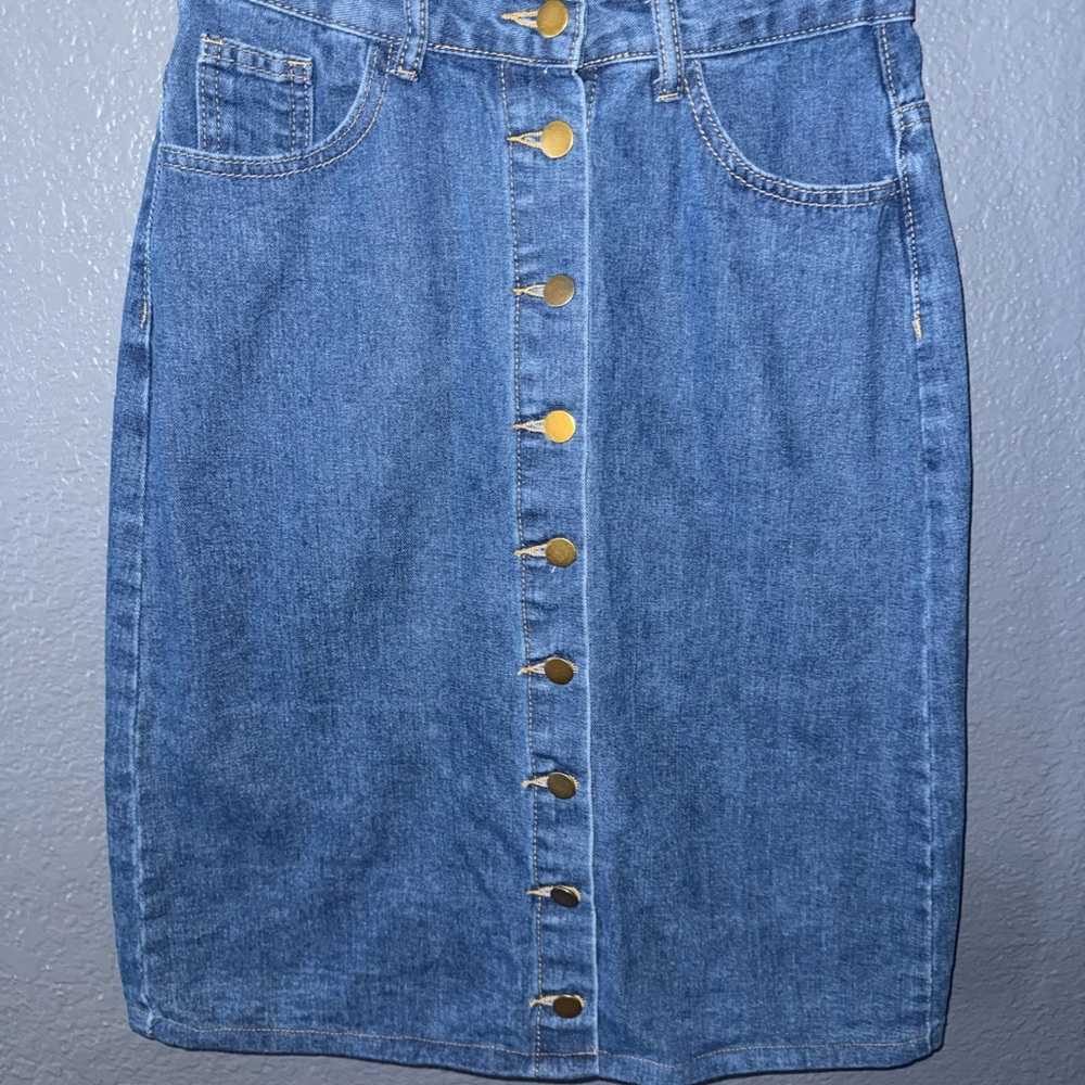 Classic Button-Front Denim Skirt in Medium Blue